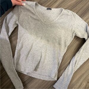 Brandy Melville Light Gray V-Neck Ribbed Long Sleeve Top
